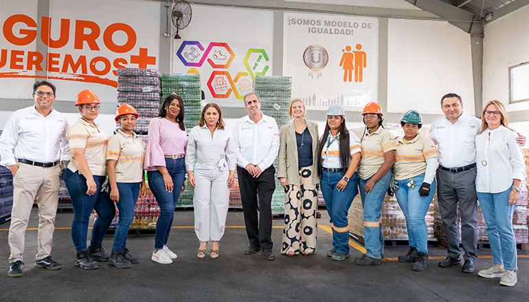 La Ministra de la la Mujer elogia las políticas de igualdad de género de Bepensa